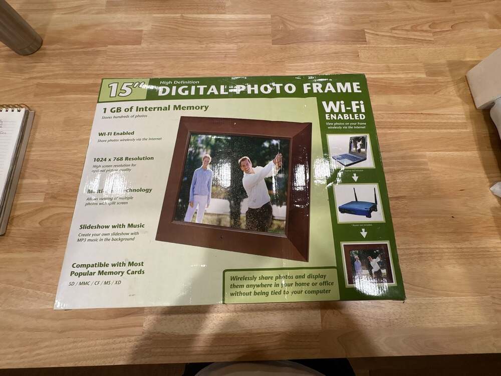15" Wi-Fi Enabled High Definition Digital Photo Frame with 1GB Internal Memory
